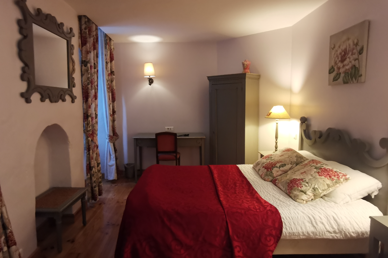 Dormir au centre ville Oloron, Dormir au centre ville Pyrénées béarnaises, Hôtel Oloron, Hôtel Pyrénées béarnaises, Meilleur hôtel Oloron, Meilleur hôtel Pyrénées béarnaises, Nuit insolite Oloron, Nuit insolite Pyrénées béarnaises, Suite business Oloron, Suite business Pyrénées béarnaises
