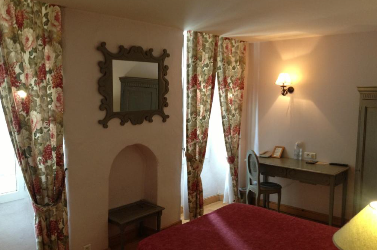 Dormir au centre ville Oloron, Dormir au centre ville Pyrénées béarnaises, Hôtel Oloron, Hôtel Pyrénées béarnaises, Meilleur hôtel Oloron, Meilleur hôtel Pyrénées béarnaises, Nuit insolite Oloron, Nuit insolite Pyrénées béarnaises, Suite business Oloron, Suite business Pyrénées béarnaises