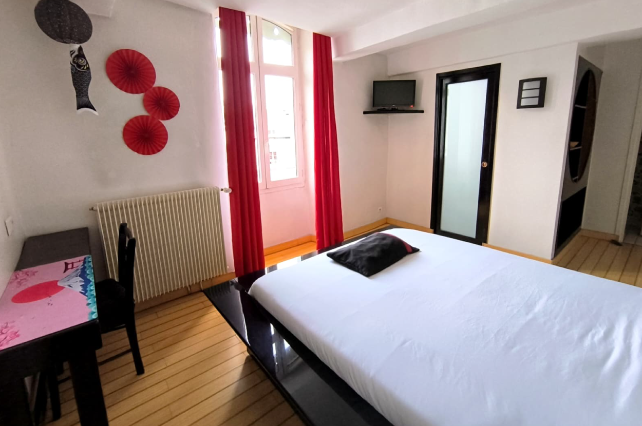 Dormir au centre ville Oloron, Dormir au centre ville Pyrénées béarnaises, Hôtel Oloron, Hôtel Pyrénées béarnaises, Meilleur hôtel Oloron, Meilleur hôtel Pyrénées béarnaises, Nuit insolite Oloron, Nuit insolite Pyrénées béarnaises, Suite business Oloron, Suite business Pyrénées béarnaises